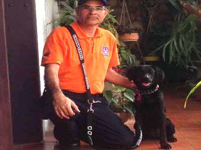 Luna con uno de sus instructores.