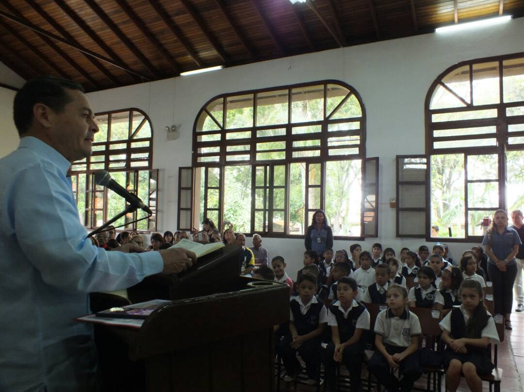 Entrega de ayudas Gobernador Vielma Mora (4)