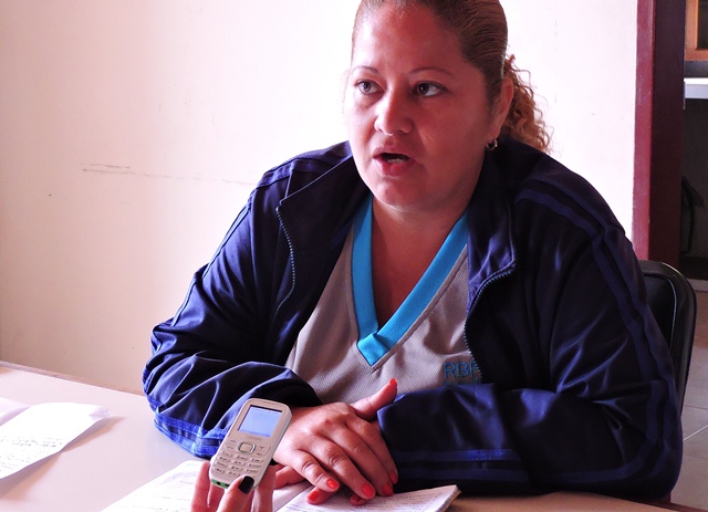 Neida Flores, encargada de la Biblioteca Pública de Lobatera