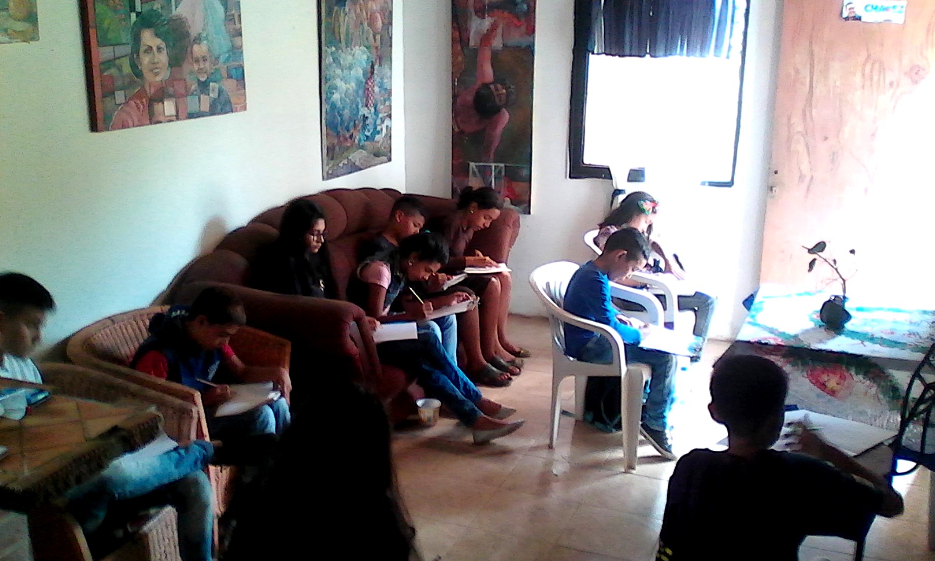 El taller inició el 21 de mayo en el hogar del profesor Corrales; desde este 11 de junio se dictará en una escuela de la comunidad