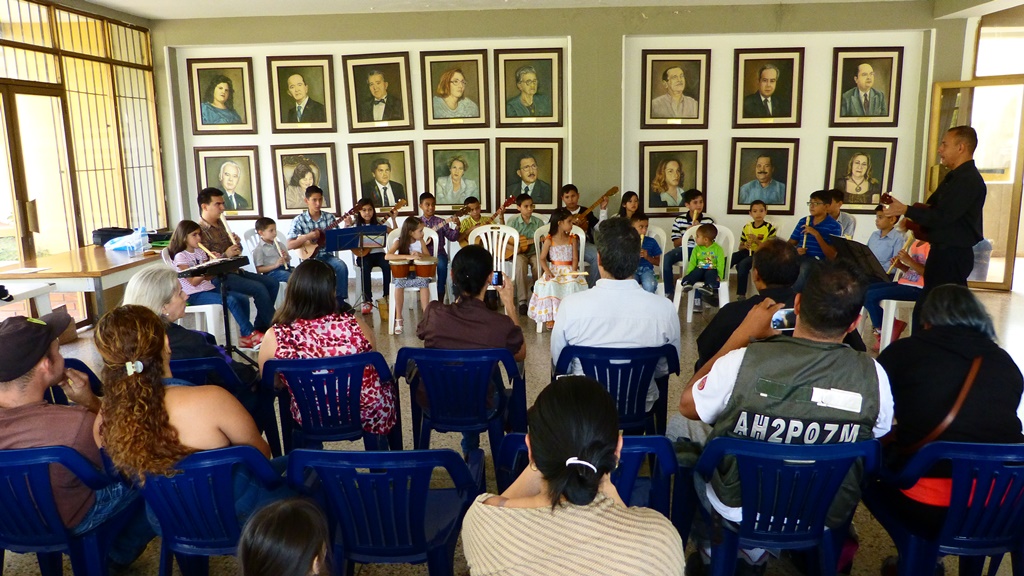 Presentación de alumnos de la Escuela de Música Funtac durante el cierre del año escolar del 2016.