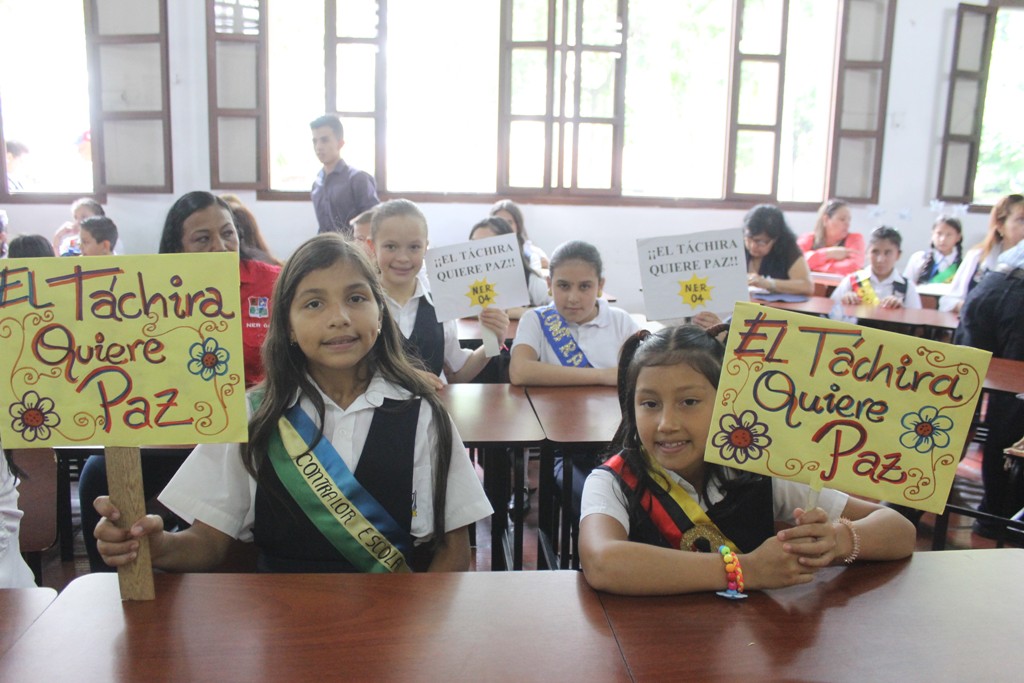 entrega reconocimientos Dirección de educación (1)