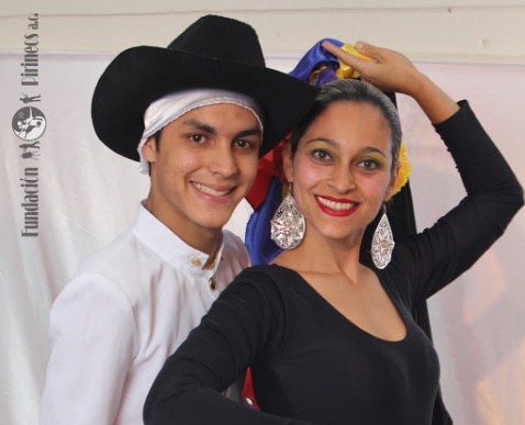 Martha Mora Moreno, directora de la Academía de Danza Fundación Pirineos junto al coreógrafo Elmer Márquez.