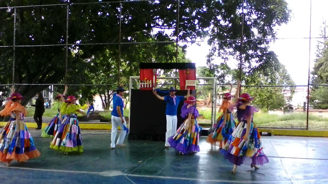 Ballet Folclórico del Estado, perteneciente a la Dirección de Cultura regional inició la jornada al son de una gaita perijarena