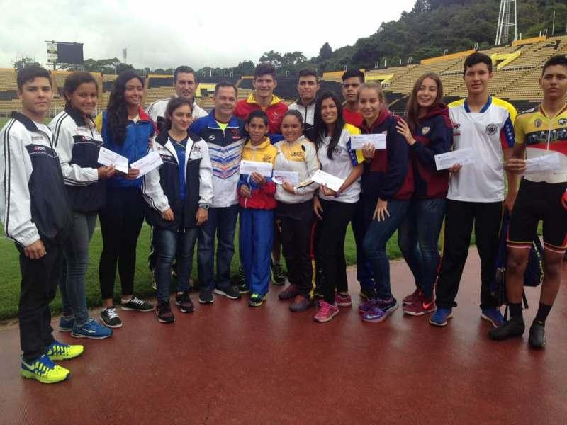 IMG Entrega Recursos Deportivos Atletas Táchira #VielmaMoraConstruye Agosto 2017 By Edgar Rico (42)