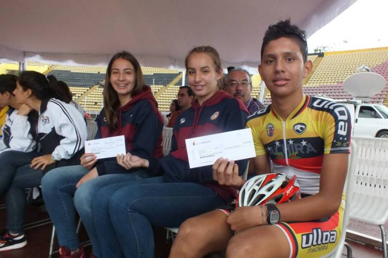 IMG Entrega Recursos Deportivos Atletas Táchira #VielmaMoraConstruye Agosto 2017 By Edgar Rico (94)