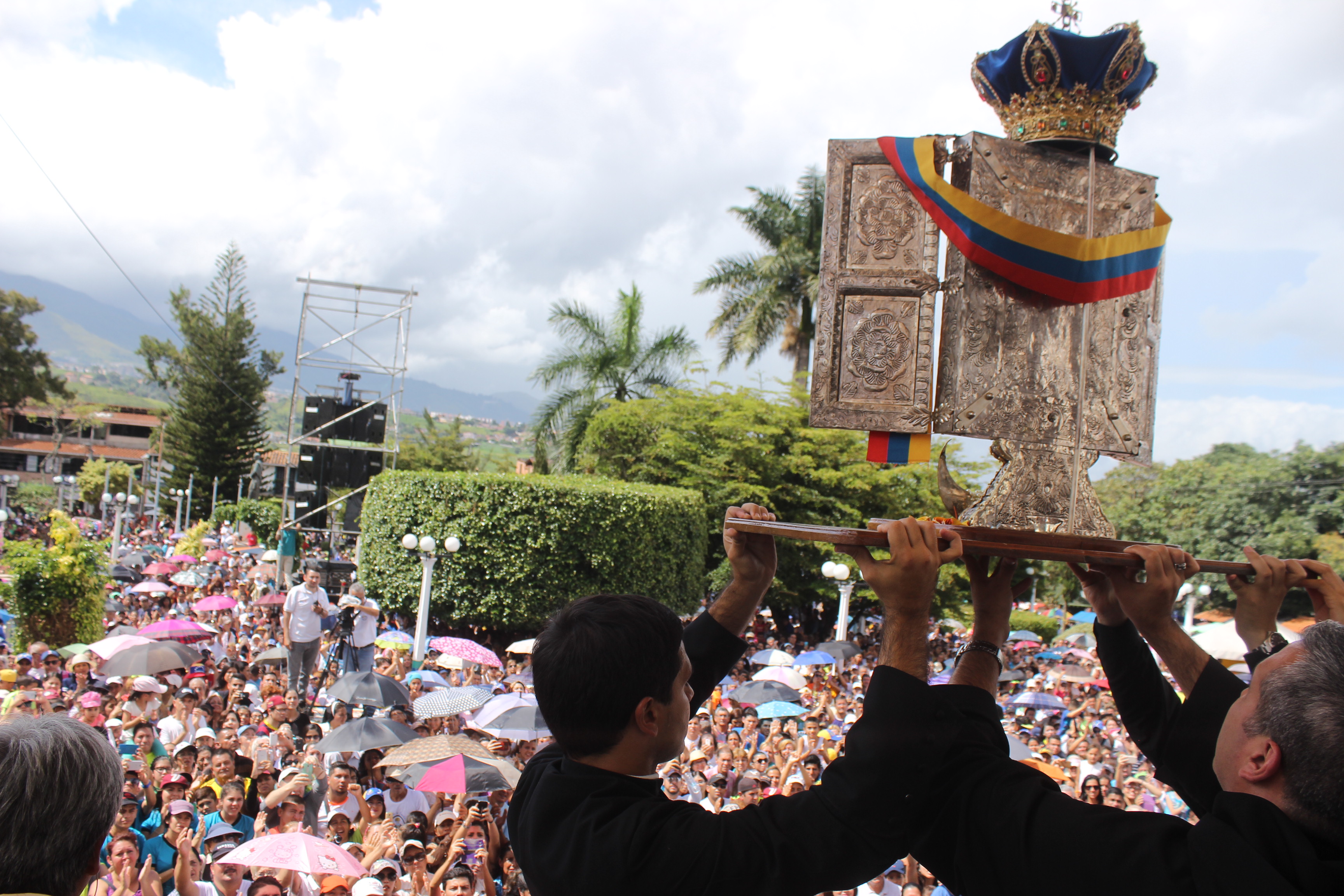 procesión y misa virgen de la consolación de táriba (59)