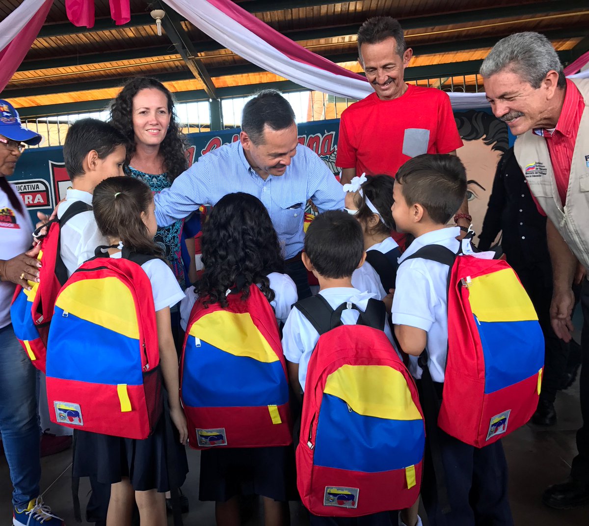 Entrega de morrales en La Fría (11)