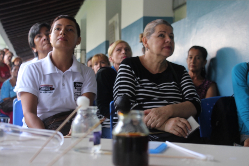 Damas a la espera de su examen ginecológico en el Hospital Antituberculoso de San Cristóbal durante la jornada del 3 de noviembre. Foto: Prensa DIRCI. 