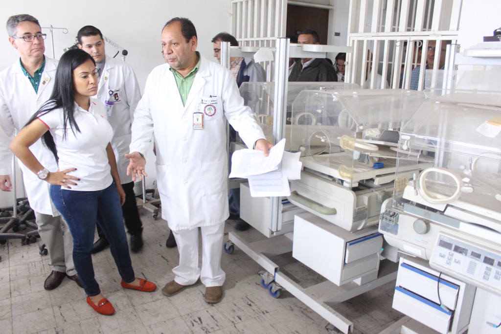 Laidy Gómez, gobernadora del Táchira durante su visita al Hospital Central de San Cristóbal. Foto: Prensa DIRCI. 