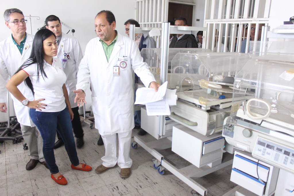 Laidy Gómez, gobernadora del Táchira durante su visita al Hospital Central de San Cristóbal. Foto: Prensa DIRCI.