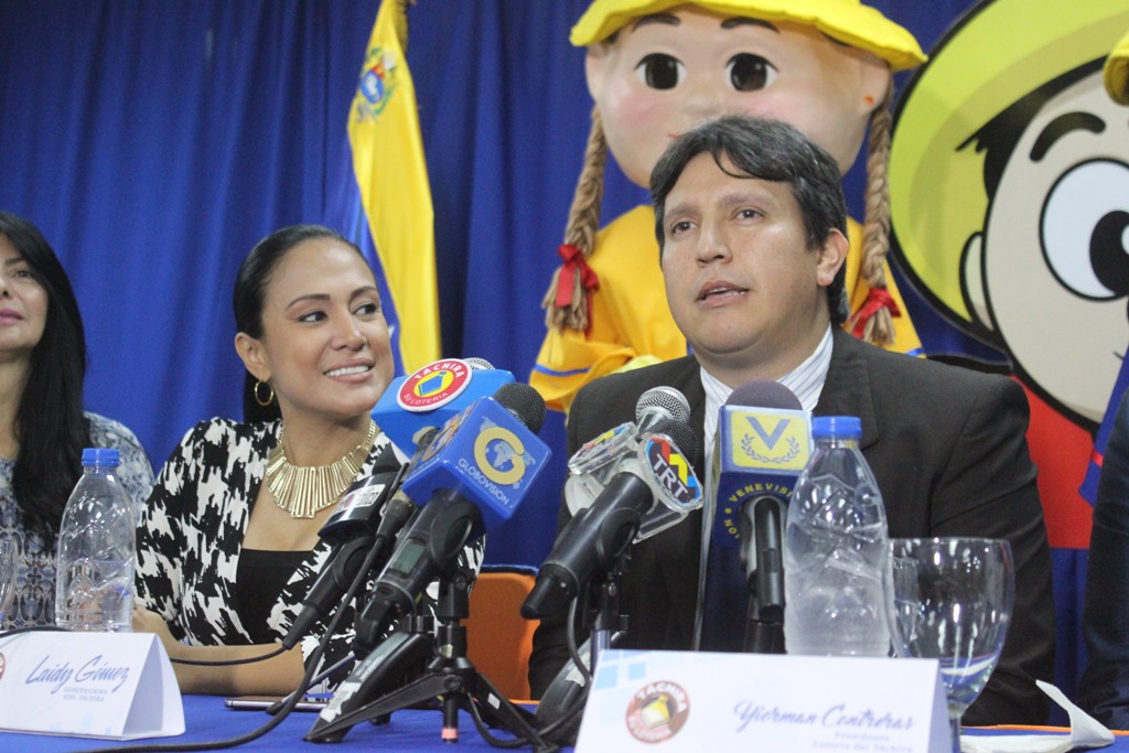 Yiorman Contreras, presidente de la Lotería del Táchira (C) y la gobernadora del estado Táchira, Laidy Gómez(I). Foto: Prensa DIRCI.