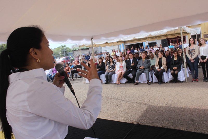 Laidy Gómez, gobernadora del estado Táchira durante su visita a Corpointa. Foto: DIRCI.