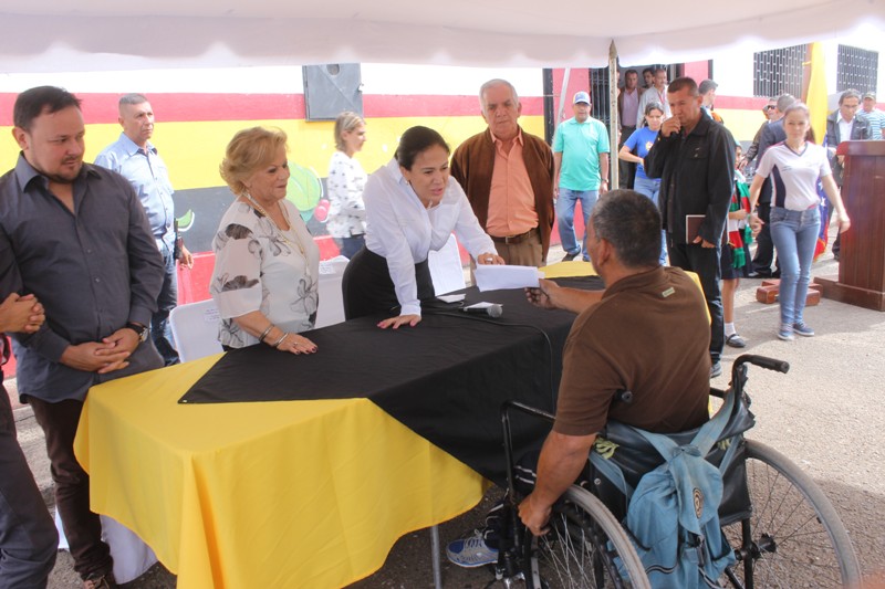 Laidy Gómez, gobernadora del estado Táchira durante su visita a Corpointa. Foto: DIRCI. 