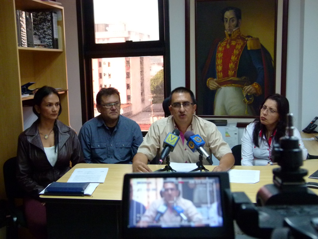 La tesorera del estado, Damelis Caña, en compañía de la directora de Finanzas, Karla Salazar; de Luis Aleta, director de Talento Humano y de José Luis Durán, titular de la Dirección de Planificación de la Gobernación. Foto: DIRCI. 