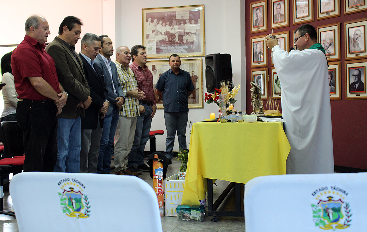 Celebración eucaristica en sede del Instituto del Deporte Tachirense por su aniversario. Foto: DIRCI. José Ramírez.