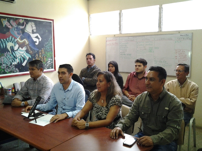 Noslen Vera, presidente de Fundesta junto a su nueva directiva. Foto: Prensa DIRCI.