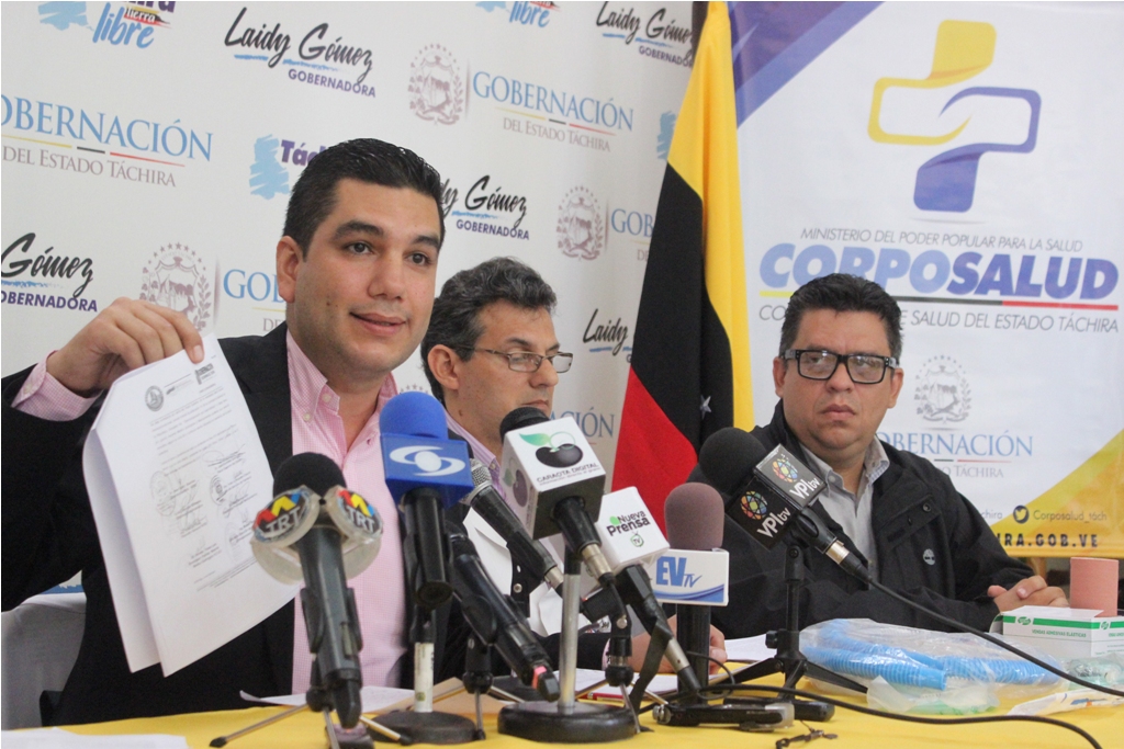 Gleibar Moncada, consultor jurídico de Corposalud junto a la directiva. Foto: Prensa DIRCI - Doris Hernández. 