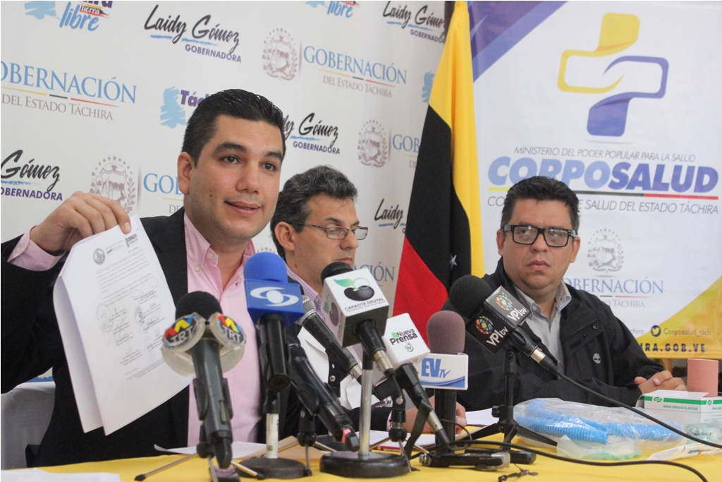 Gleibar Moncada, consultor jurídico de Corposalud junto a la directiva. Foto: Prensa DIRCI - Doris Hernández.