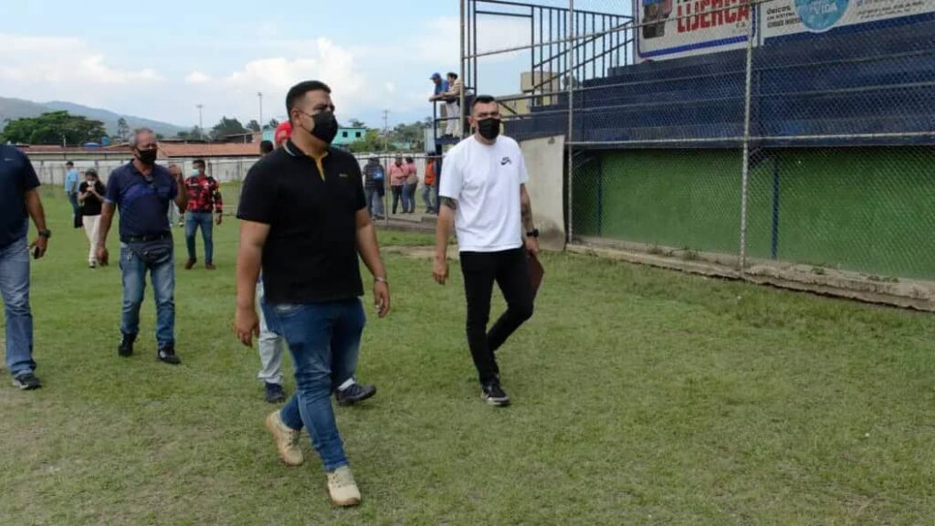 Visita e inspección a instalaciones deportivas de Rubio