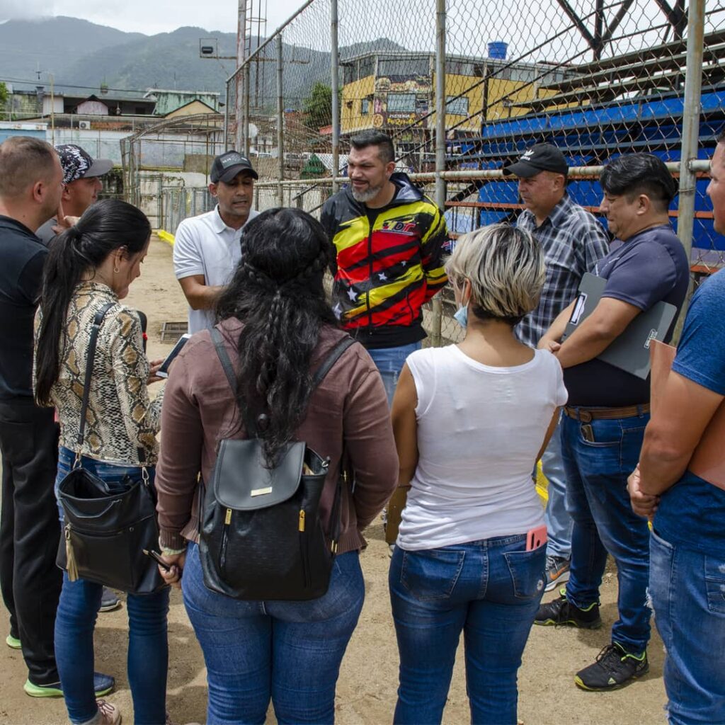 IDT inspecciona instalaciones deportivas de Colón