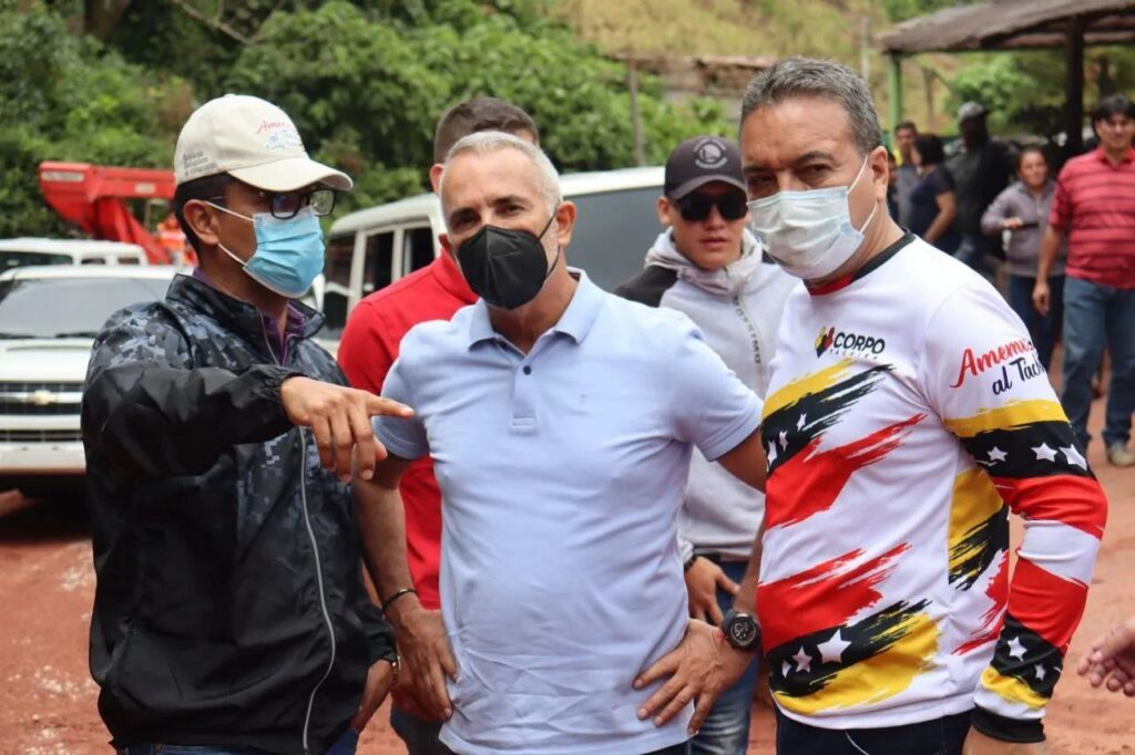 Gobierno regional despeja vialidad en zona de Mesa de Aura