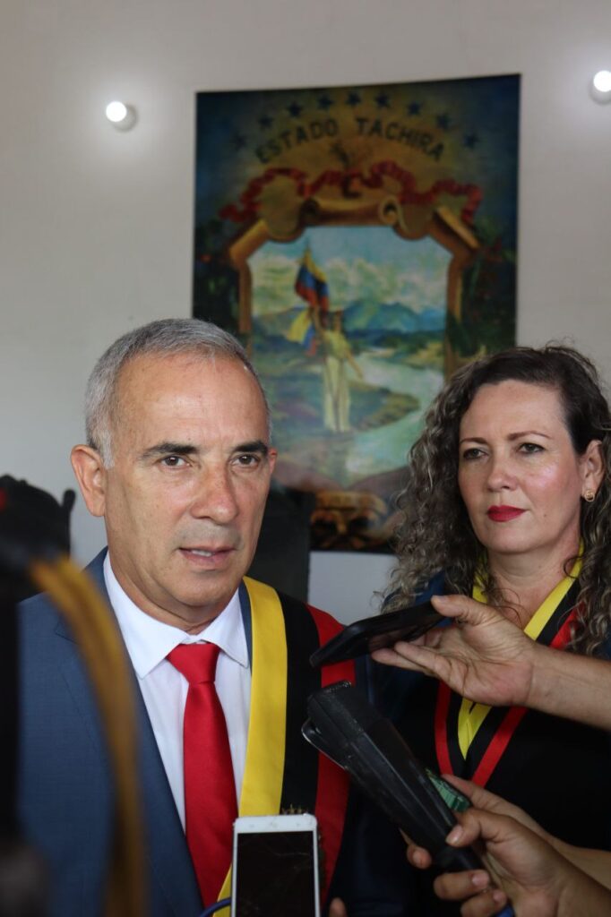 Bernal: estamos convencidos que el pueblo de Colombia derrotará la burguesía y la oligarquía  