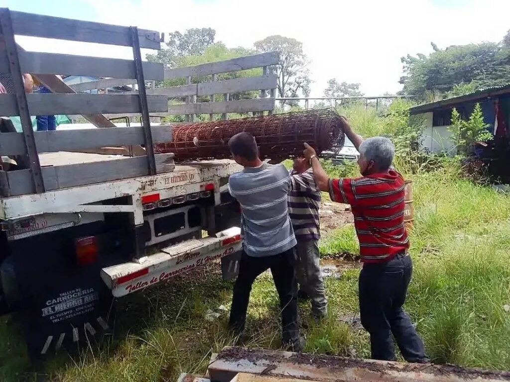 ¡Promesa cumplida! El sr. Tomás Omaña recibe kit de autoconstruccion
