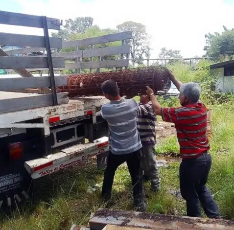 ¡Promesa cumplida! El sr. Tomás Omaña recibe kit de autoconstruccion