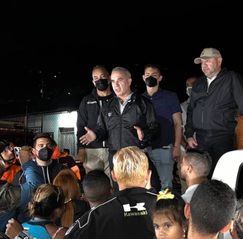 Gobernador recorre zonas afectadas por lluvias en San Cristóbal