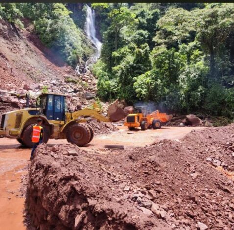 Gobernación trabaja en el despeje de más de 18 derrumbes en la vía Chorro El Indio