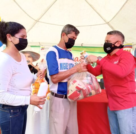 Familias tachirenses son abastecidas con productos básicos y combos proteicos