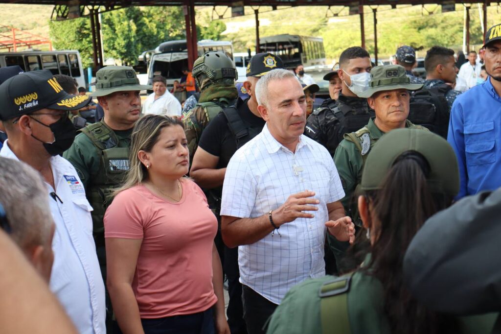 Bernal: Acabaremos con los terminales clandestinos