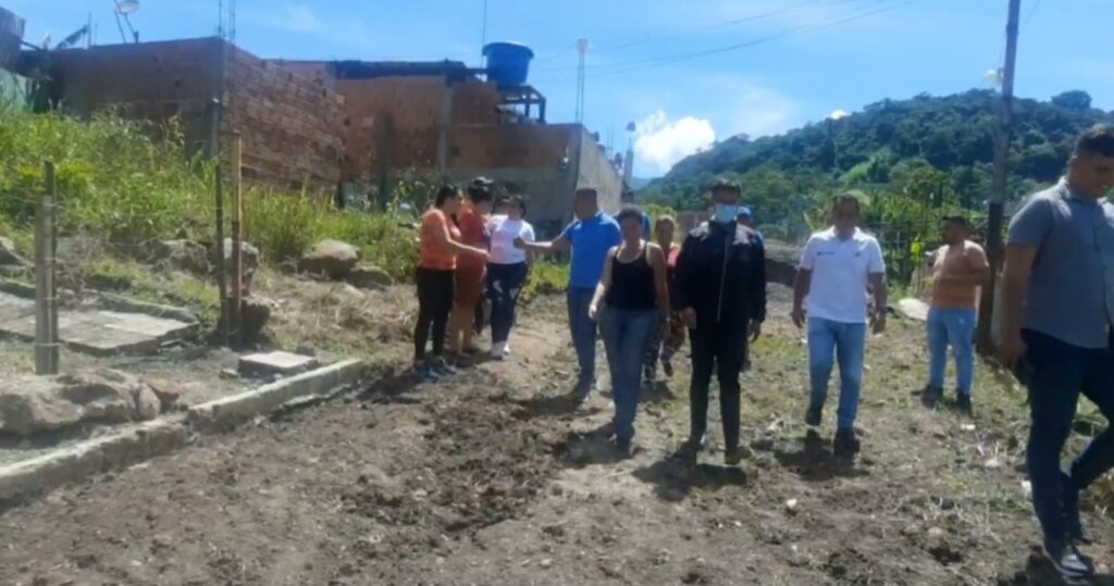 Gobernación del Táchira ejecuta planes de asfaltado en comunidades  