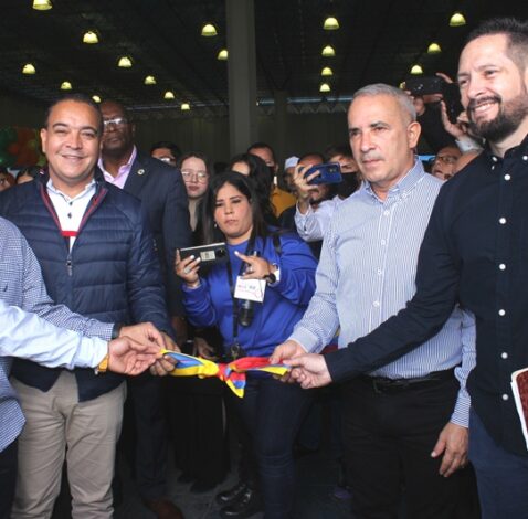 Más de 90 expositores participan en el 1er Festival del cacao, café y miel Táchira 2022