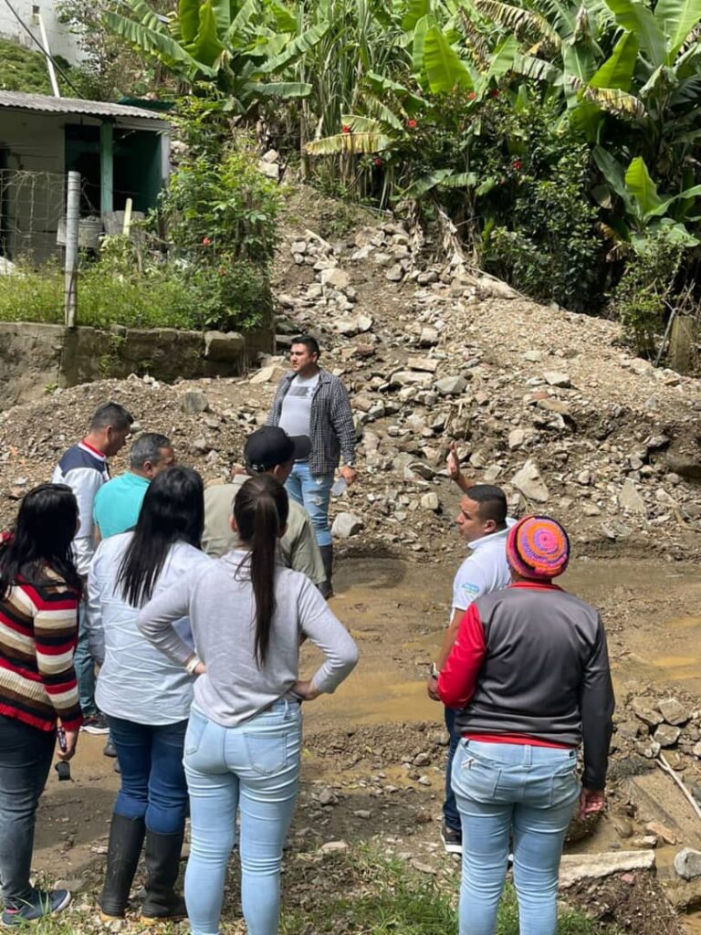 Despliegue operativo en El Cobre para atención de emergencias por lluvias