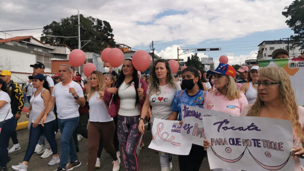 Tachirenses caminan rosa por la vida