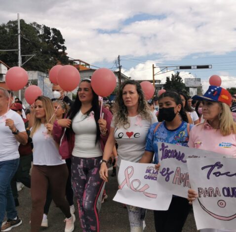 Tachirenses caminan rosa por la vida
