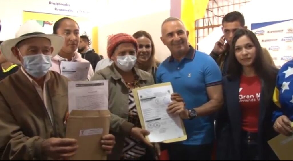 Familias del municipio Rafael Urdaneta reciben títulos de propiedad de tierras
