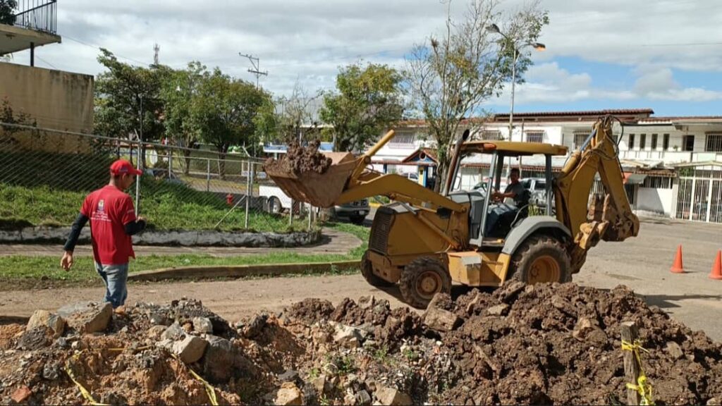 Alcaldía de San Cristóbal ejecuta obra hidráulica en Urb. Mérida