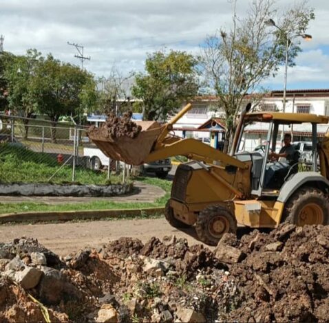Alcaldía de San Cristóbal ejecuta obra hidráulica en Urb. Mérida