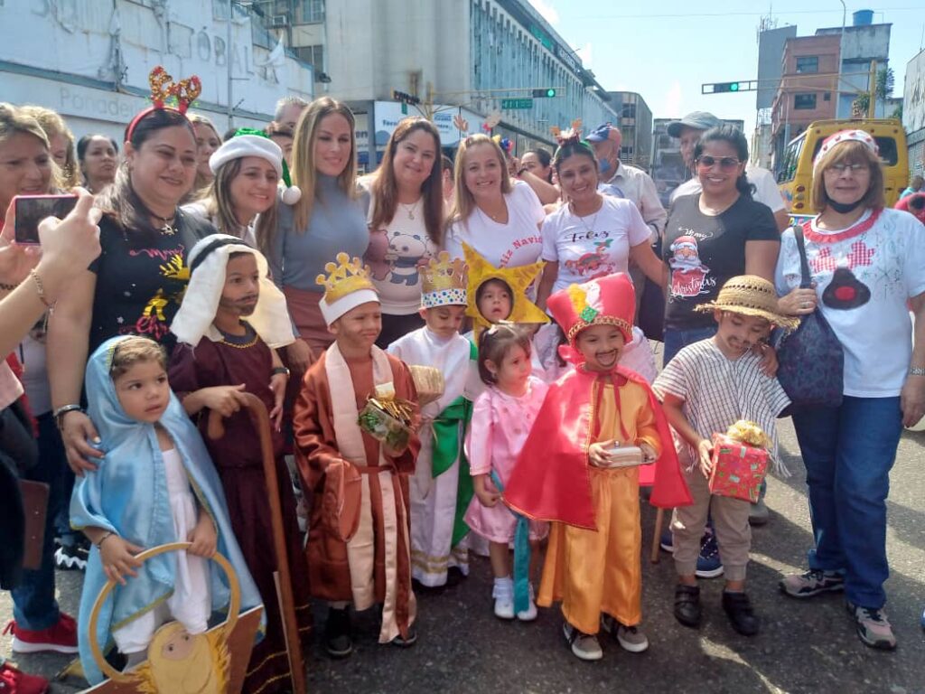 Zona Educativa Táchira compartió 3 mil hallacas en Parrandón Navideño