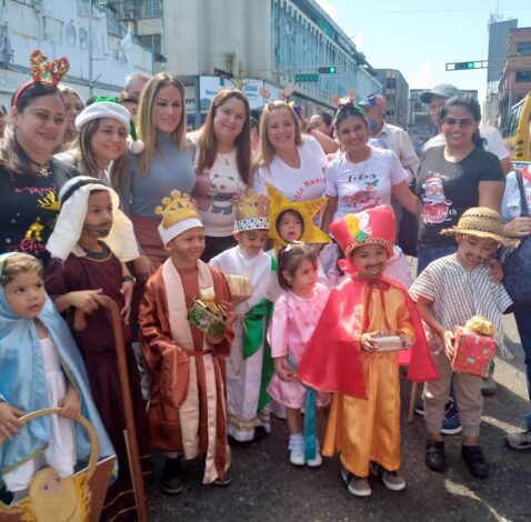 Zona Educativa Táchira compartió 3 mil hallacas en Parrandón Navideño