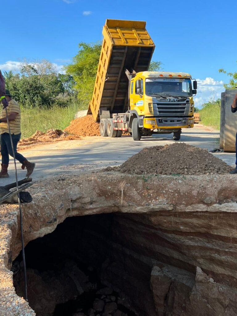 Continúan trabajos en la vía Machiques-Colón para recuperar la transitabilidad en la TO06