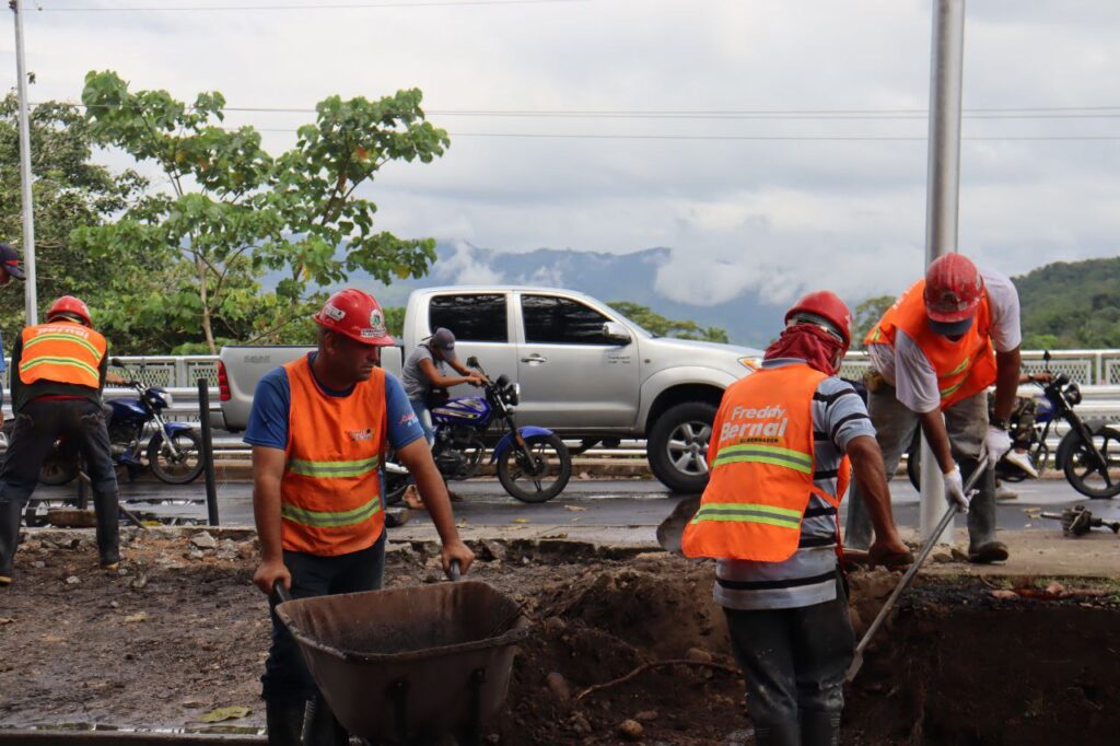 80% de avance en rehabilitación del puente sobre el rio Chúruru