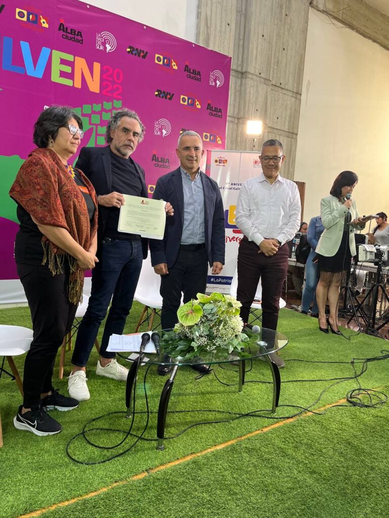 Javier Bosch Gana la V Bienal de Poesía Juan Beroes