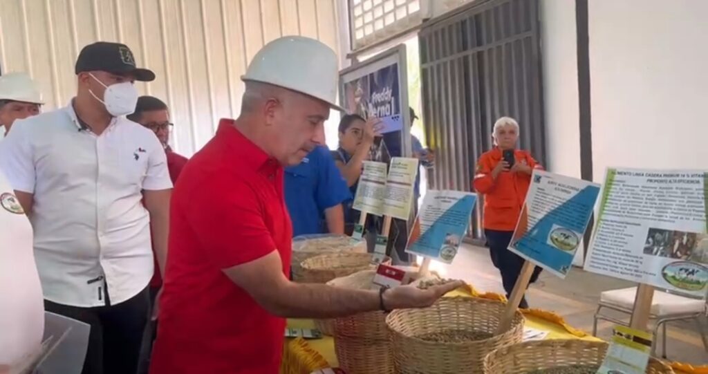 Reactivan planta de alimento balanceado para animales en La Fría