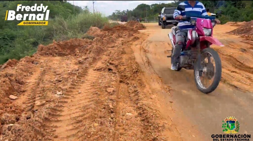 Recuperan transitabilidad en sector 12 de Marzo en la Machiques-Colón