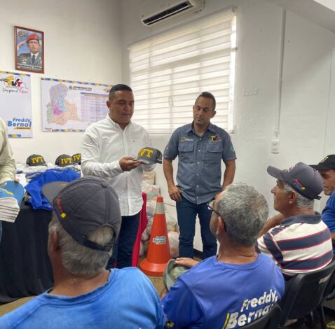 IVT dota al personal obrero de uniformes e implementos de seguridad