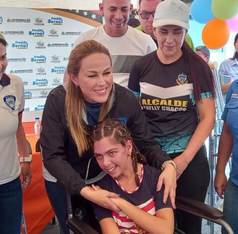 Cerca de 2 mil personas atendidas en mega jornada dirigida por Karem de Bernal